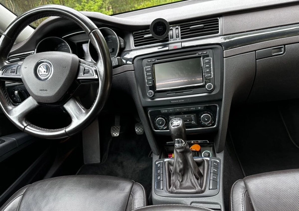 Skoda Superb cena 59000 przebieg: 300000, rok produkcji 2014 z Warszawa małe 277